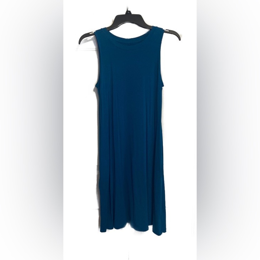 Mid-length blue dress, women’s 4-6, casual, summery, stretchy and soft fabric